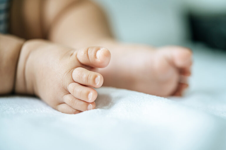 Jak obcinać paznokcie u niemowlaka?